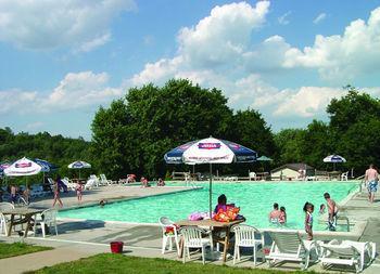 Circle M Rv & Camping Resort - Caravan Park Millersville Exterior photo
