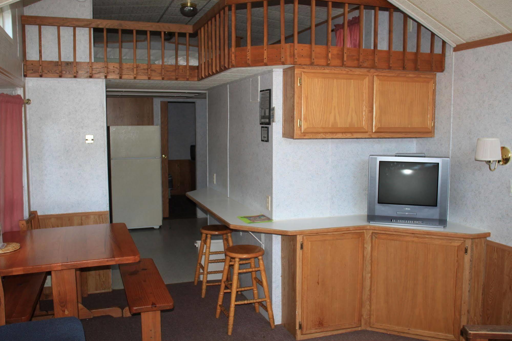 Circle M Rv & Camping Resort - Caravan Park Millersville Exterior photo