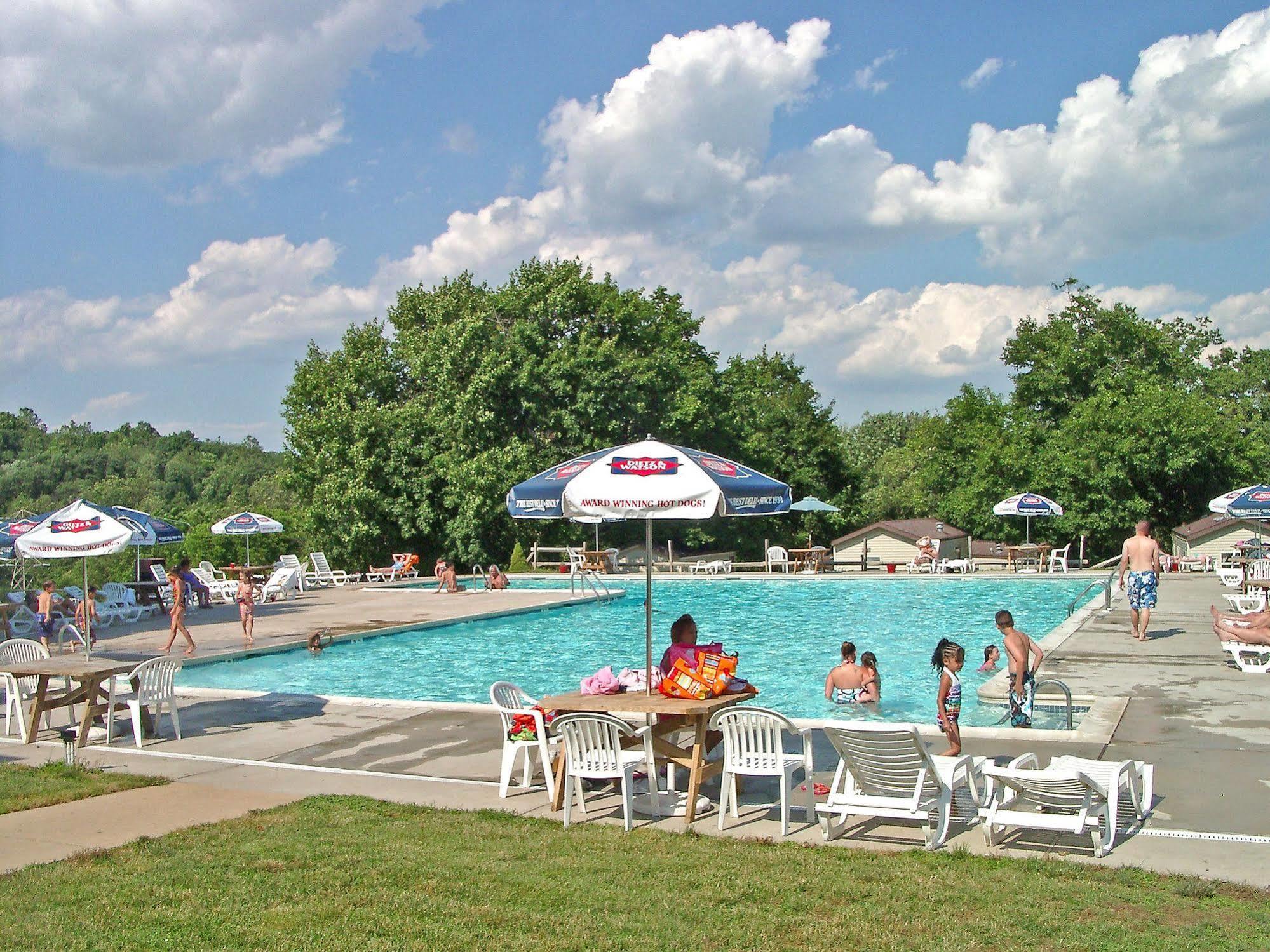 Circle M Rv & Camping Resort - Caravan Park Millersville Exterior photo