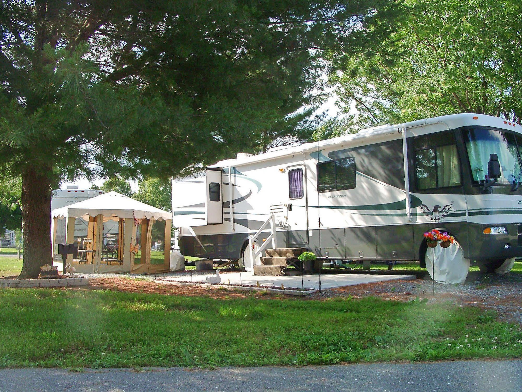 Circle M Rv & Camping Resort - Caravan Park Millersville Exterior photo